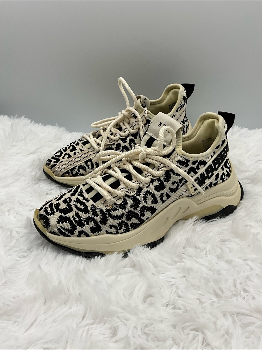 Steve Madden Sneakers Size 8 Ivory and Black Leopard Knit Chunky Sneakers